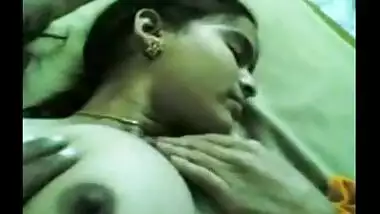 Natural tits Ranchi bhabhi gets her boobs felt by devar