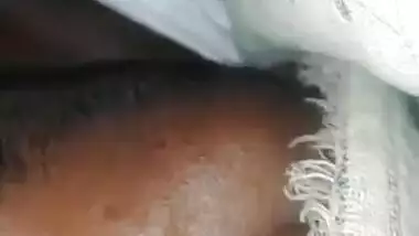 Desi bhabi show her boobs nipple