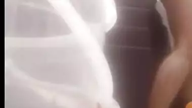 Today Exclusive-desi Bhabhi Bathing