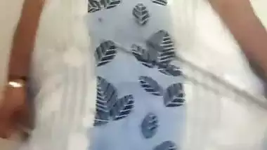 Desi anty bedroom dress changing performance vids