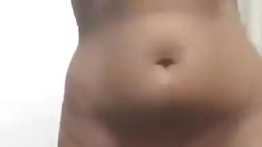 Sexy Indian Girl Showing Vdo