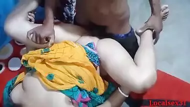 Dude sees his Desi girl changing clothes and gives her hard XXX fuck