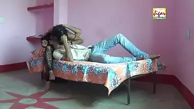 akeli bhabhi romantic devar