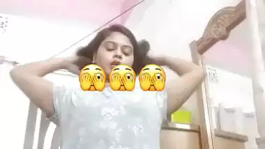 Bengali girl striptease dancing and nude pussy rubbing