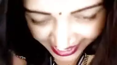 Cam bhabhi in saree plays with boobs and wet pussy