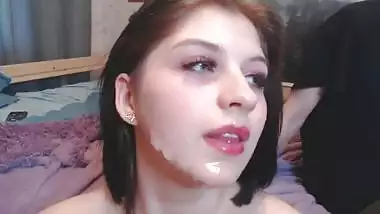 Кончает глубоко в глотку