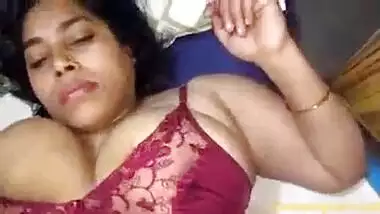 Kanpur Bhabhi Showing Huge Boobs To Devar