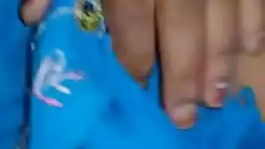 Mature Indian reaches highest point of XXX pleasure masturbating