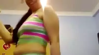 pakistani wife in dubai dancing